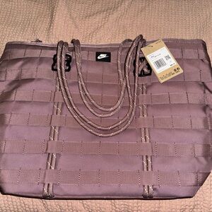 NWT Nike RPM tote in mauve